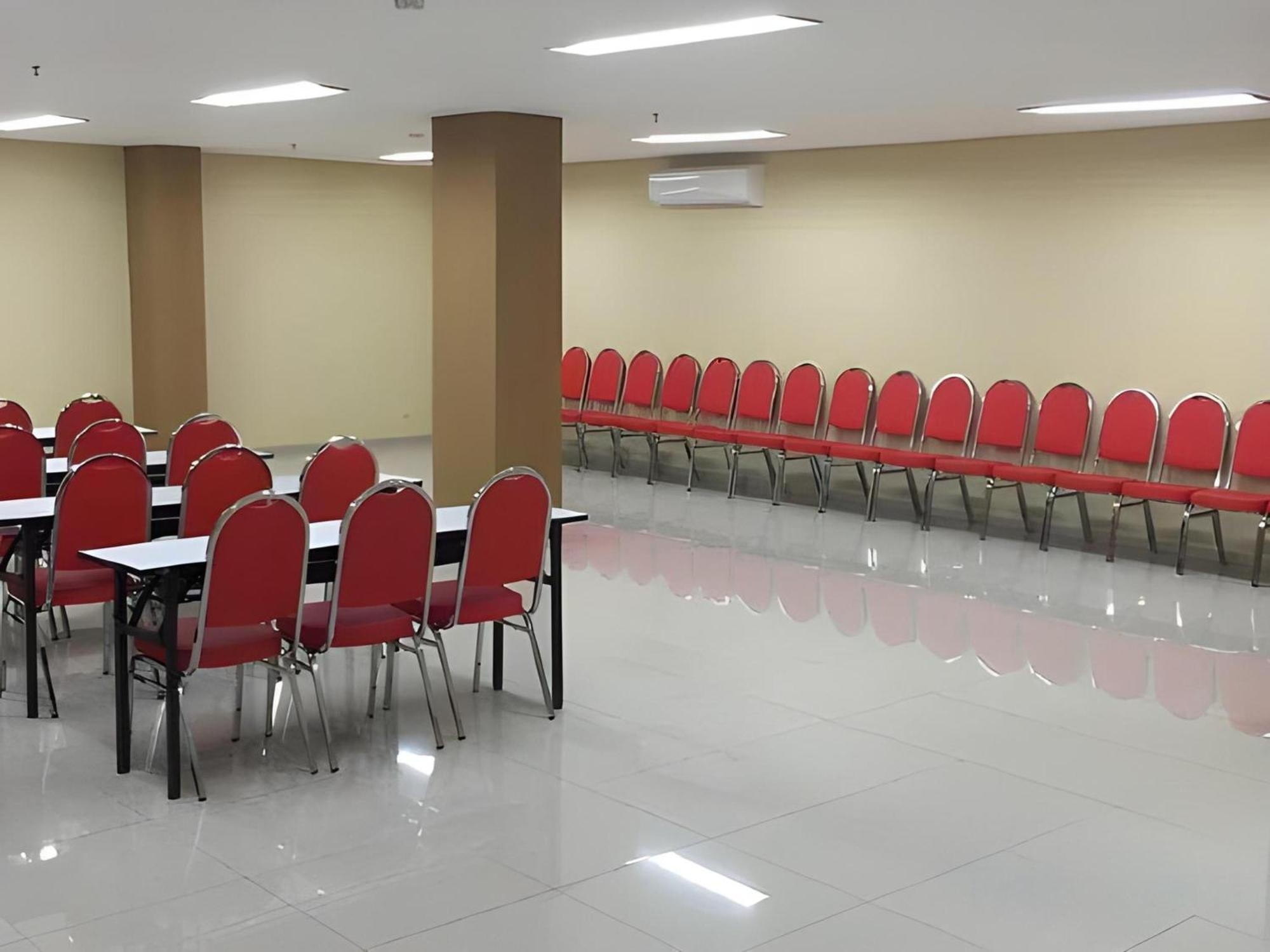 Sans Hotel Fiducia Serpong Extérieur photo
